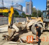 男的插进女的逼视频在线高温下的坚守｜道路建设者用汗水铺就畅通路